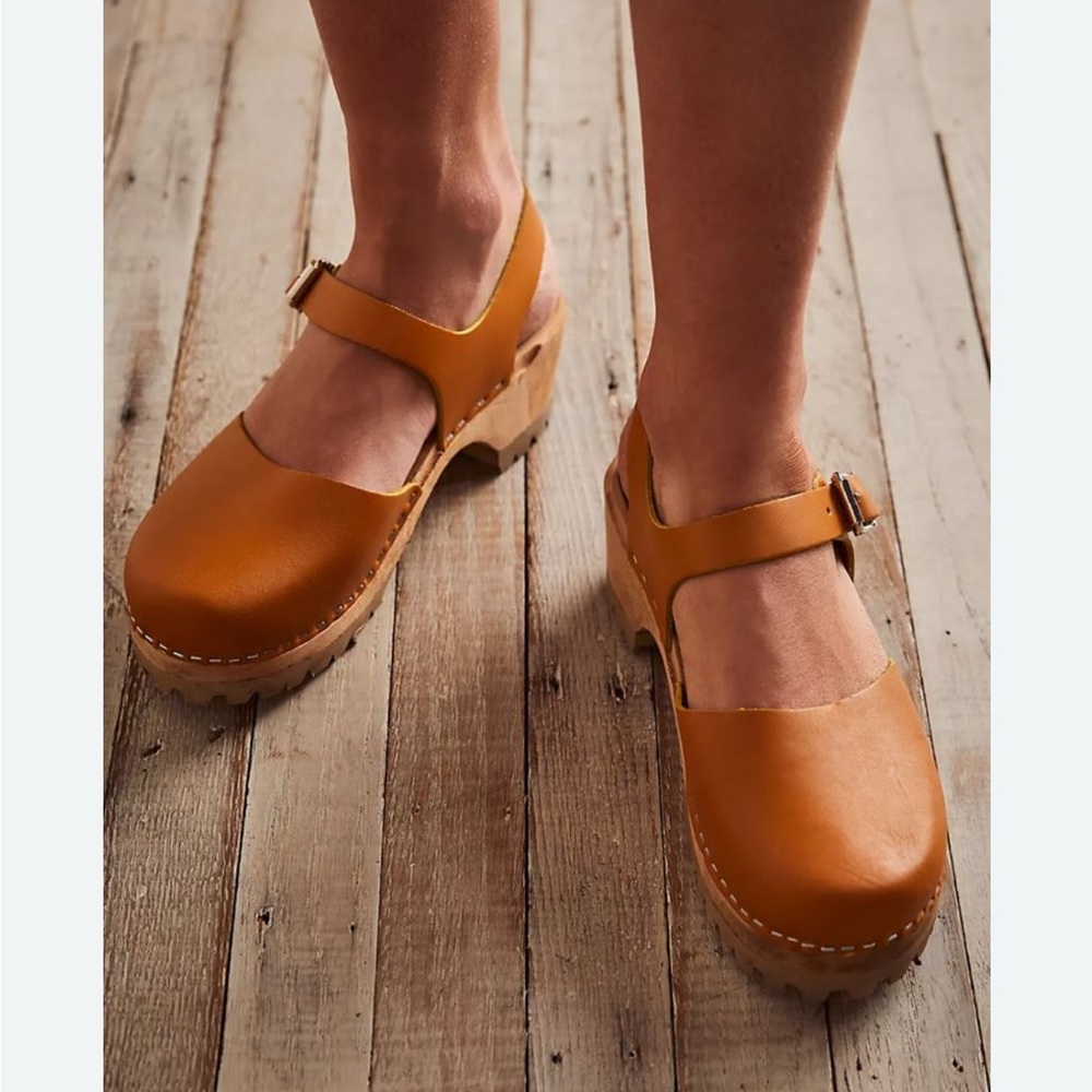 MIA 🇸🇪 Freja Clogs in Mustard